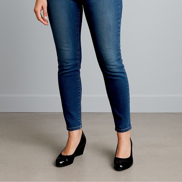 Life Stride Shoes - NWOT! LifeStride Juliana Stretch Wedge Pump